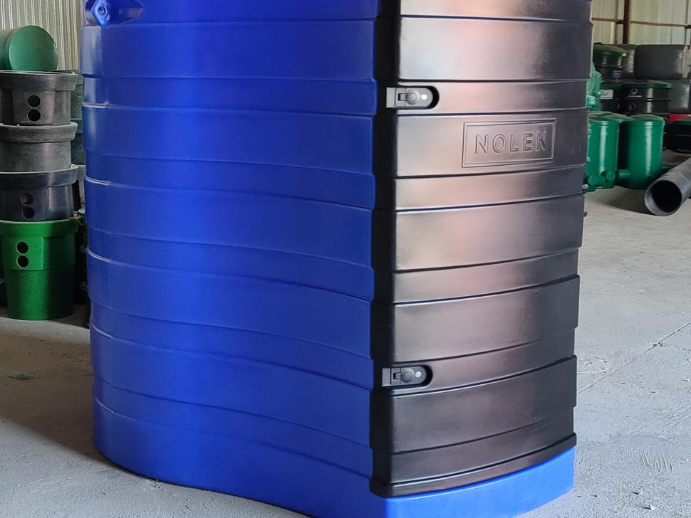 DC AdBlue-Behälter / AdBlue tank / Cuve à AdBlue / Serbatoio / Depósito / Бак для AdBlue / Zbiornik AdBlue 1500 l - Rezervoar za skladištenje: slika 2 DC AdBlue-Behälter / AdBlue tank / Cuve à AdBlue / Serbatoio / Depósito / Бак для AdBlue / Zbiornik AdBlue 1500 l - Rezervoar za skladištenje: slika 2