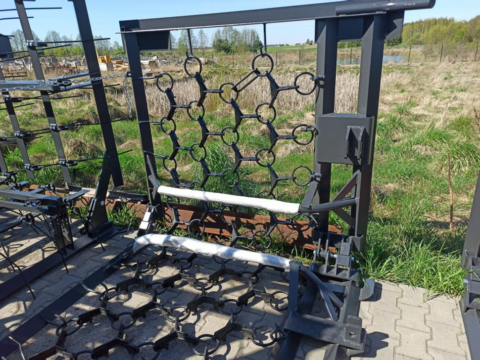 Metal-Technik Wiesenegge / Meadow harrow / Herse de prairie / Strigliatrice / Lanza de prado / Полевая волокуша / Włóka łąkowa 6 m - Lančana drljača: slika 4 Metal-Technik Wiesenegge / Meadow harrow / Herse de prairie / Strigliatrice / Lanza de prado / Полевая волокуша / Włóka łąkowa 6 m - Lančana drljača: slika 4