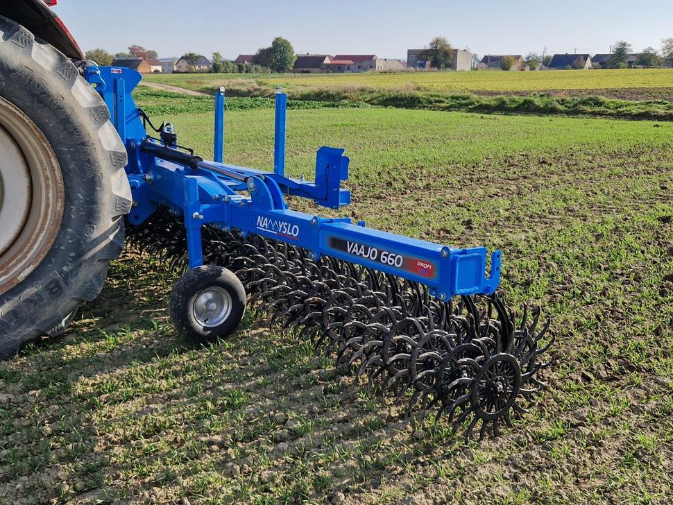 Namysło Rotorstriegel / Rotary hoe / Houe rotative / Ротационная борона / Brona wirnikowa / Pielnik 6,6 m - Kultivator: slika 1 Namysło Rotorstriegel / Rotary hoe / Houe rotative / Ротационная борона / Brona wirnikowa / Pielnik 6,6 m - Kultivator: slika 1