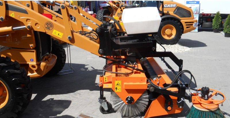 PRONAR Kehrmaschine / Sweeper / Balayeuse / Barredora / Spazzatrice / Подметальная машина / Zamiatarka 1,6 m - Metle za Poljoprivredna mašina: slika 1 PRONAR Kehrmaschine / Sweeper / Balayeuse / Barredora / Spazzatrice / Подметальная машина / Zamiatarka 1,6 m - Metle za Poljoprivredna mašina: slika 1