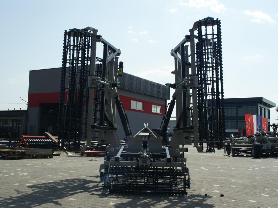 ROLEX Saatbettkombination / Hydraulically cultivator / Vibroculteur / Aggregato di coltivazione / Почвообрабатывающий гидравлический складывающийся агрегат / Agregat uprawowy hydraulicznie składany - Kultivator: slika 3 ROLEX Saatbettkombination / Hydraulically cultivator / Vibroculteur / Aggregato di coltivazione / Почвообрабатывающий гидравлический складывающийся агрегат / Agregat uprawowy hydraulicznie składany - Kultivator: slika 3