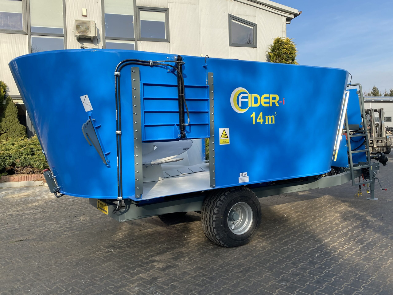 ZAMET Futtermischwagen / Feed mixer / Melangeuse / Carro miscelatore / Vagoneta 2 sinfines / Кормораздатчик 2 шнека / Wóz paszowy 14 m3 - Prikolica za mešanje stočne hrane: slika 4 ZAMET Futtermischwagen / Feed mixer / Melangeuse / Carro miscelatore / Vagoneta 2 sinfines / Кормораздатчик 2 шнека / Wóz paszowy 14 m3 - Prikolica za mešanje stočne hrane: slika 4