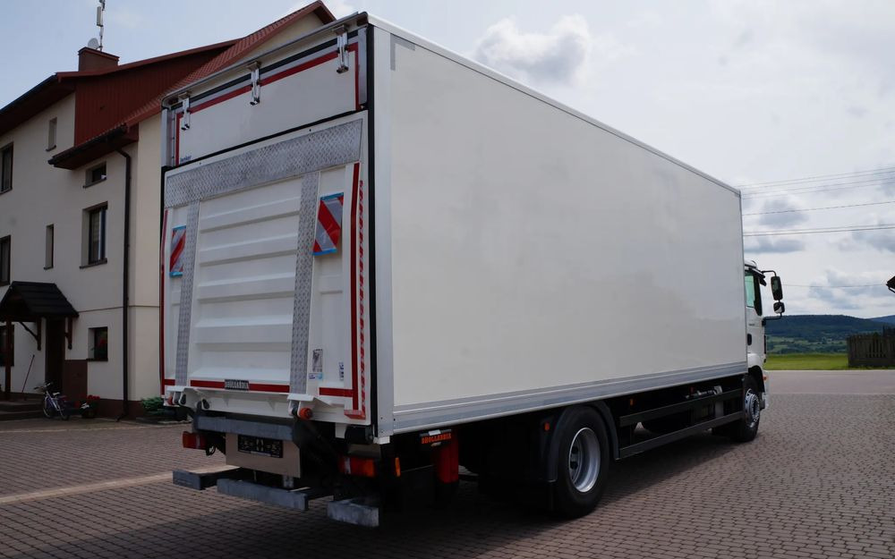 MAN TGM 18.250 / 18.290 EURO 6 KONTENER 19 PALET ŁAD. 9800 KG WINDA - Kamion sa zatvorenim sandukom: slika 4 MAN TGM 18.250 / 18.290 EURO 6 KONTENER 19 PALET ŁAD. 9800 KG WINDA - Kamion sa zatvorenim sandukom: slika 4