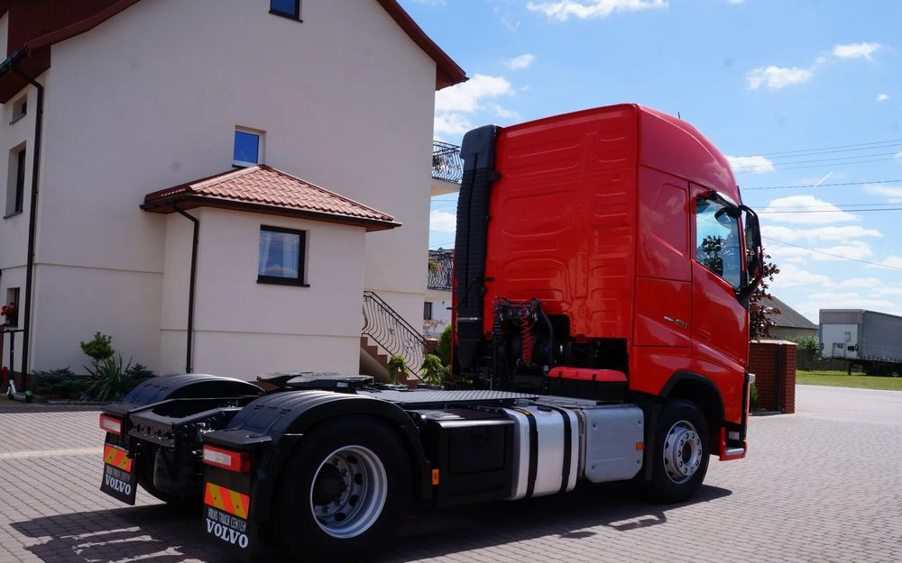 Volvo FH 4 EURO 6 GLOBETROTTER NISKI PRZEBIEG PEŁEN SERWIS - Tegljač: slika 4 Volvo FH 4 EURO 6 GLOBETROTTER NISKI PRZEBIEG PEŁEN SERWIS - Tegljač: slika 4