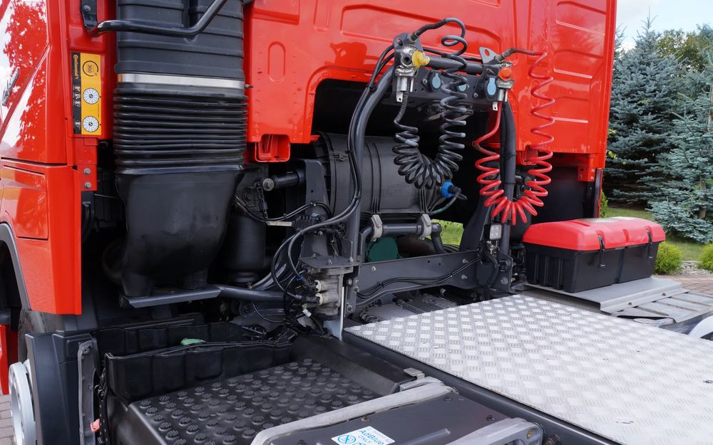 Volvo FH 4 EURO 6 GLOBETROTTER NISKI PRZEBIEG PEŁEN SERWIS - Tegljač: slika 5 Volvo FH 4 EURO 6 GLOBETROTTER NISKI PRZEBIEG PEŁEN SERWIS - Tegljač: slika 5