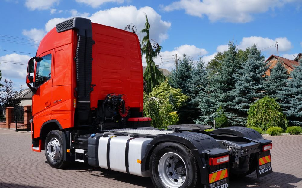 Volvo FH 4 EURO 6 GLOBETROTTER NISKI PRZEBIEG PEŁEN SERWIS - Tegljač: slika 3 Volvo FH 4 EURO 6 GLOBETROTTER NISKI PRZEBIEG PEŁEN SERWIS - Tegljač: slika 3