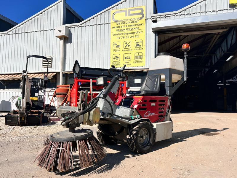 Cochet Balayeuse de désherbage automotrice Gecko (NET DE TVA) - Industrijska mašina za metenje: slika 1 Cochet Balayeuse de désherbage automotrice Gecko (NET DE TVA) - Industrijska mašina za metenje: slika 1