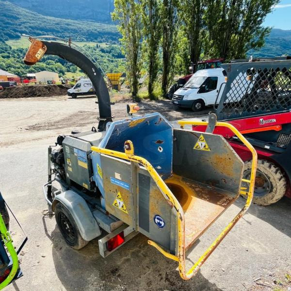 ISEKI Broyeur de branche - Strugač za drvo: slika 4 ISEKI Broyeur de branche - Strugač za drvo: slika 4