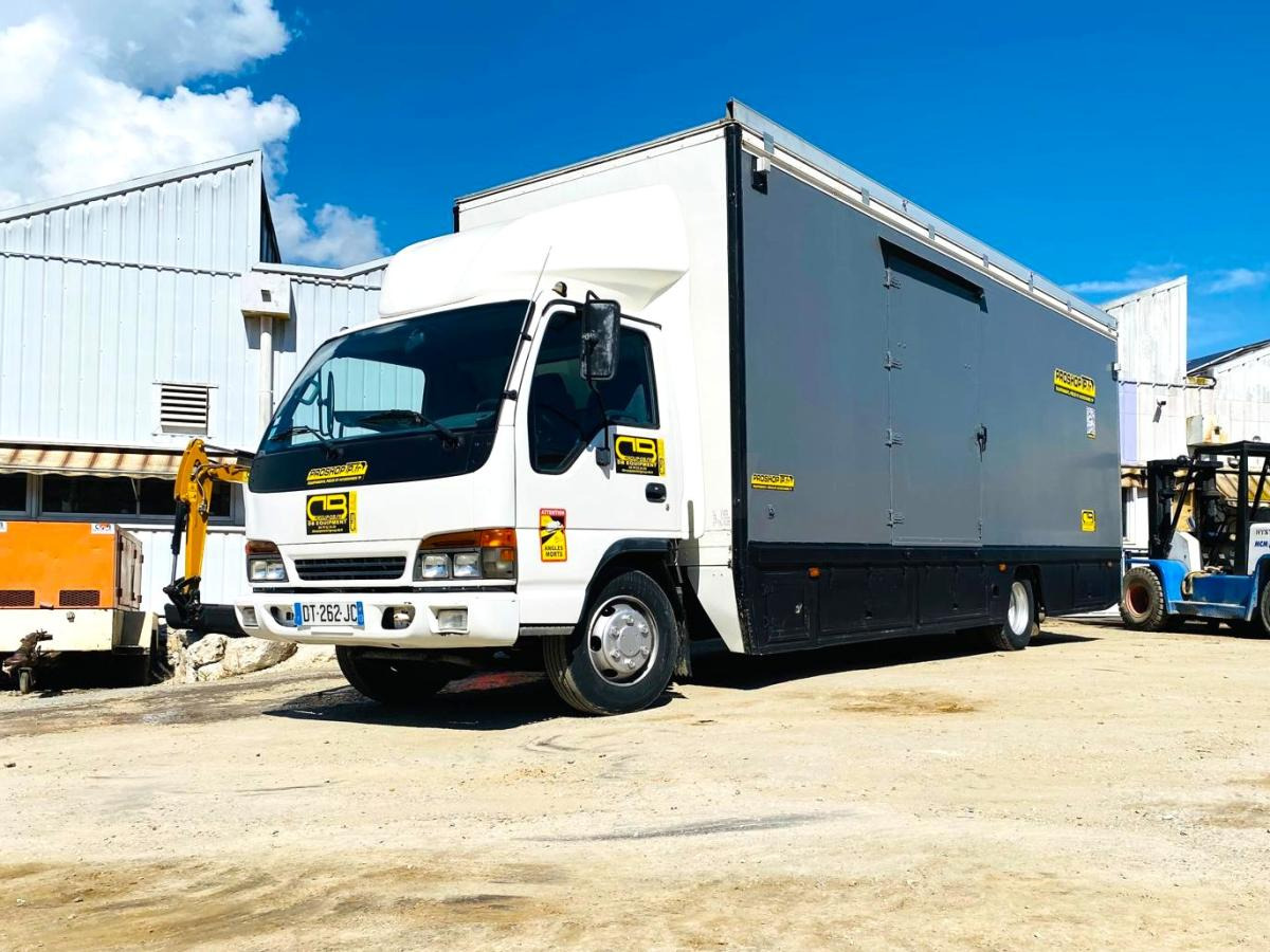 ISUZU Camion SÉRIE N AVEC 2 STRUCTURES CHAPITEAUX - Kamion sa zatvorenim sandukom: slika 1 ISUZU Camion SÉRIE N AVEC 2 STRUCTURES CHAPITEAUX - Kamion sa zatvorenim sandukom: slika 1