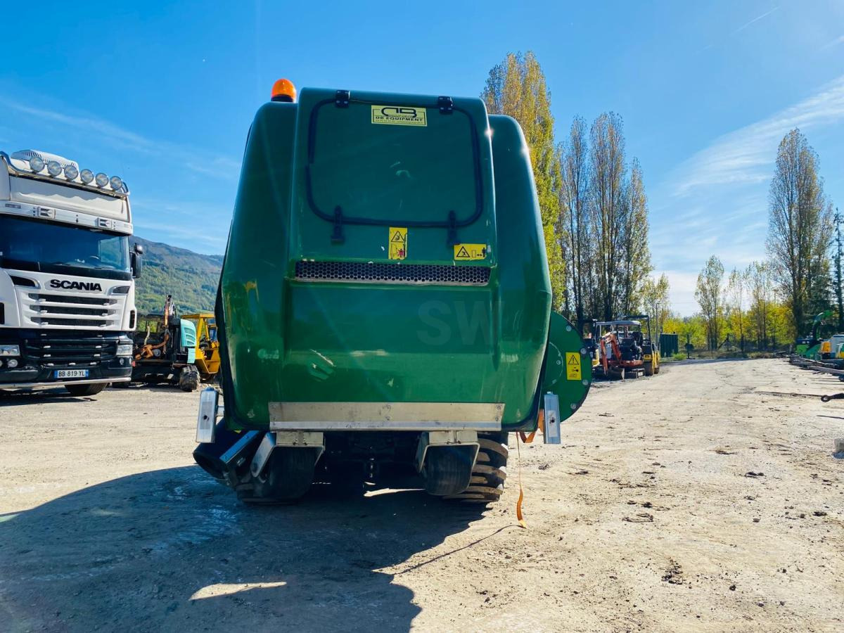 John Deere 2038R avec plateau de coupe et bas de ramassage - Mali traktor: slika 4 John Deere 2038R avec plateau de coupe et bas de ramassage - Mali traktor: slika 4