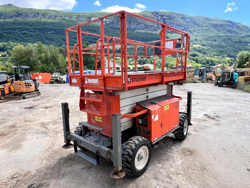 Snorkel S3370RT NACELLE CISEAUX 12M 4X4 DIESEL - Lift u obliku makaza: slika 5 Snorkel S3370RT NACELLE CISEAUX 12M 4X4 DIESEL - Lift u obliku makaza: slika 5