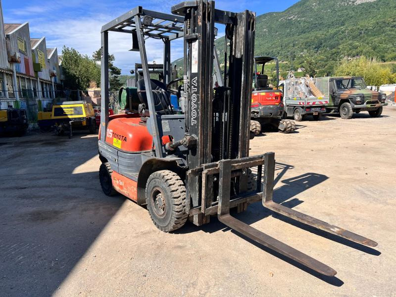 Toyota 426 FGF15 CHARIOT ELEVATEUR A GAZ 1,5T 4,3m - Gasni viljuškar: slika 5 Toyota 426 FGF15 CHARIOT ELEVATEUR A GAZ 1,5T 4,3m - Gasni viljuškar: slika 5