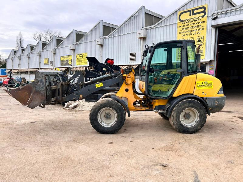 Volvo L25B-P CHARGEUSE SUR PNEUS 5T - Utovarivač točkaš: slika 2 Volvo L25B-P CHARGEUSE SUR PNEUS 5T - Utovarivač točkaš: slika 2