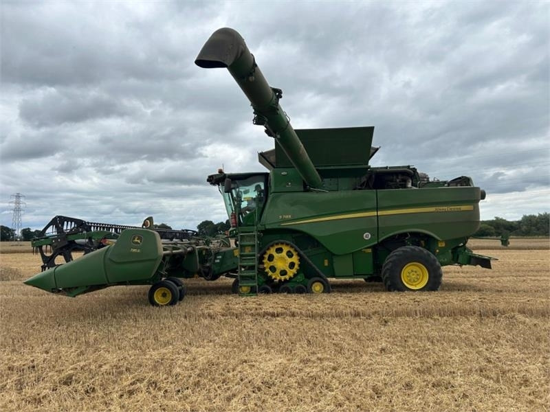 John Deere John Deere S785 4WD c/w 735D Header **Video Below* - Dodatak za kombajn: slika 2 John Deere John Deere S785 4WD c/w 735D Header **Video Below* - Dodatak za kombajn: slika 2