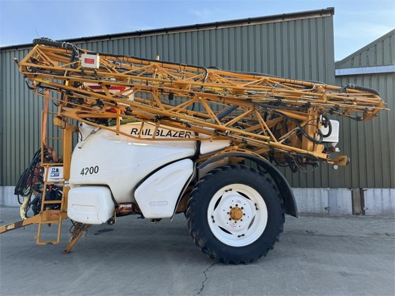 Knight Trailblazer 4200l 36m Trailed Sprayer - Prskalica montirana na traktor: slika 2 Knight Trailblazer 4200l 36m Trailed Sprayer - Prskalica montirana na traktor: slika 2