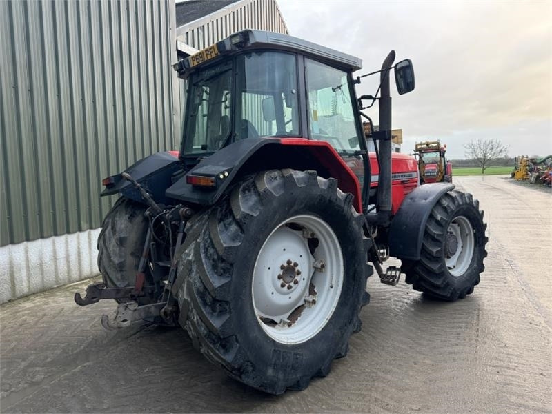 Massey Ferguson 8130 Dynashift - Traktor: slika 2 Massey Ferguson 8130 Dynashift - Traktor: slika 2