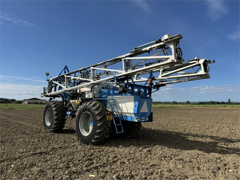 Matrot Matrot M44D 36m Self Propelled Sprayer - Prskalica montirana na traktor: slika 2 Matrot Matrot M44D 36m Self Propelled Sprayer - Prskalica montirana na traktor: slika 2