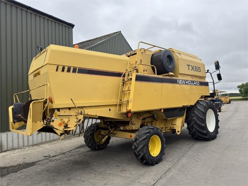 New Holland New Holland TX65 c/w 17ft Header - Dodatak za kombajn: slika 4 New Holland New Holland TX65 c/w 17ft Header - Dodatak za kombajn: slika 4