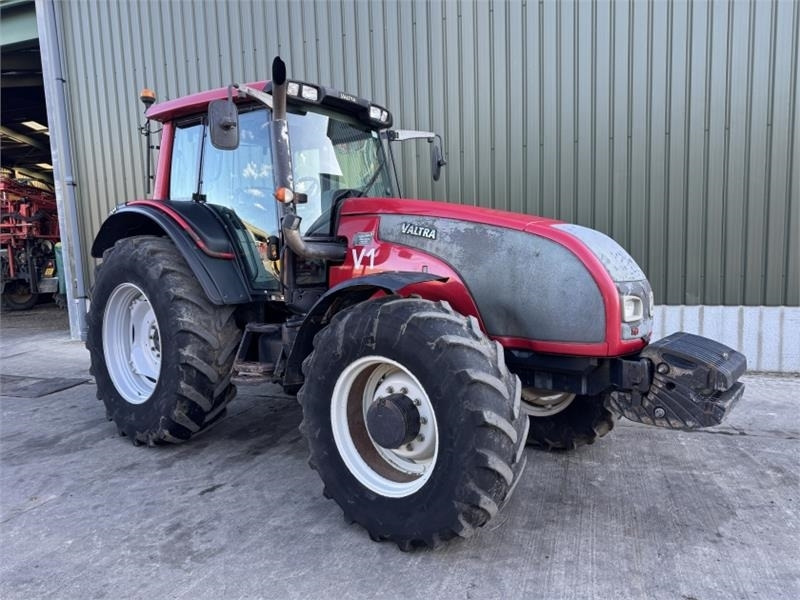 Valtra T151 Tractor - Traktor: slika 1 Valtra T151 Tractor - Traktor: slika 1