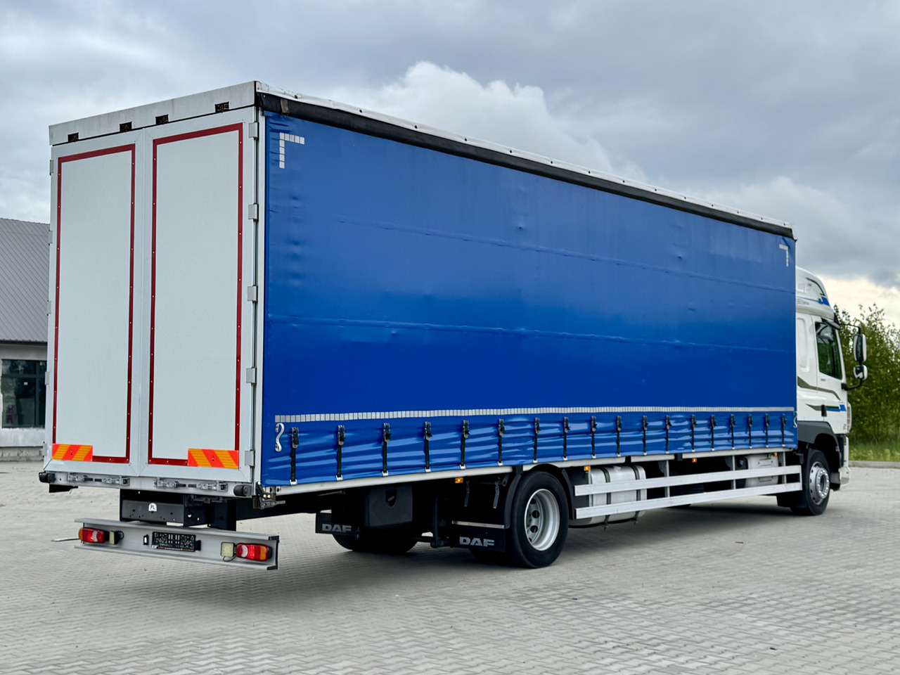 DAF CF 320 / FIRANKA / 24 EUROPALETY / SYPIALKA / AUTOMAT / KLIMA POSTOJOWA / 2017 ROK - Kamion sa ceradom: slika 3 DAF CF 320 / FIRANKA / 24 EUROPALETY / SYPIALKA / AUTOMAT / KLIMA POSTOJOWA / 2017 ROK - Kamion sa ceradom: slika 3