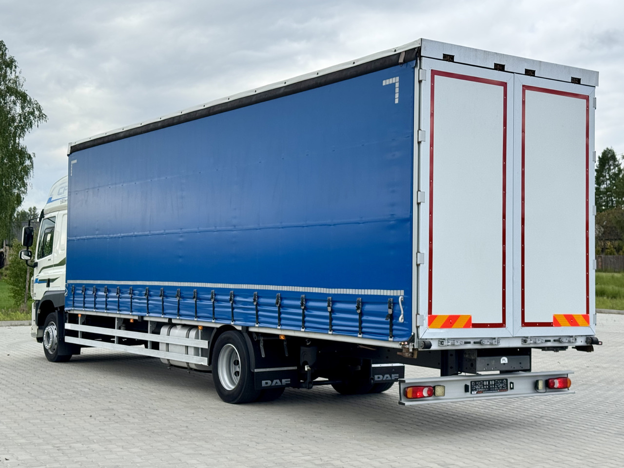 DAF CF 320 / FIRANKA / 24 EUROPALETY / SYPIALKA / AUTOMAT / KLIMA POSTOJOWA / 2017 ROK - Kamion sa ceradom: slika 4 DAF CF 320 / FIRANKA / 24 EUROPALETY / SYPIALKA / AUTOMAT / KLIMA POSTOJOWA / 2017 ROK - Kamion sa ceradom: slika 4