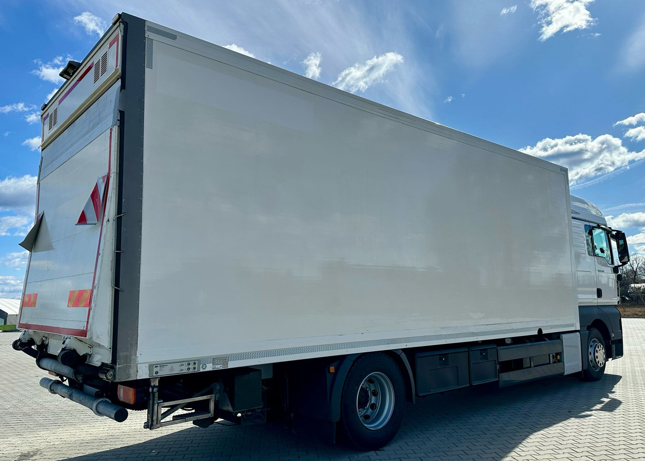 MAN TGX 18.360 / CHŁODNIA / WINDA / AUTOMAT / 19 EUROPALET / THERMO KING / SYPIALKA / SPROWADZONY - Hladnjača: slika 4 MAN TGX 18.360 / CHŁODNIA / WINDA / AUTOMAT / 19 EUROPALET / THERMO KING / SYPIALKA / SPROWADZONY - Hladnjača: slika 4