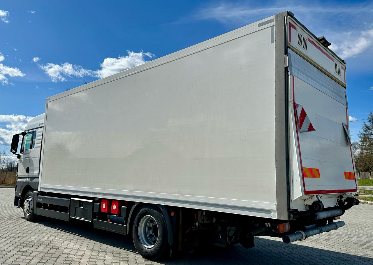 MAN TGX 18.360 / CHŁODNIA / WINDA / AUTOMAT / 19 EUROPALET / THERMO KING / SYPIALKA / SPROWADZONY - Hladnjača: slika 3 MAN TGX 18.360 / CHŁODNIA / WINDA / AUTOMAT / 19 EUROPALET / THERMO KING / SYPIALKA / SPROWADZONY - Hladnjača: slika 3