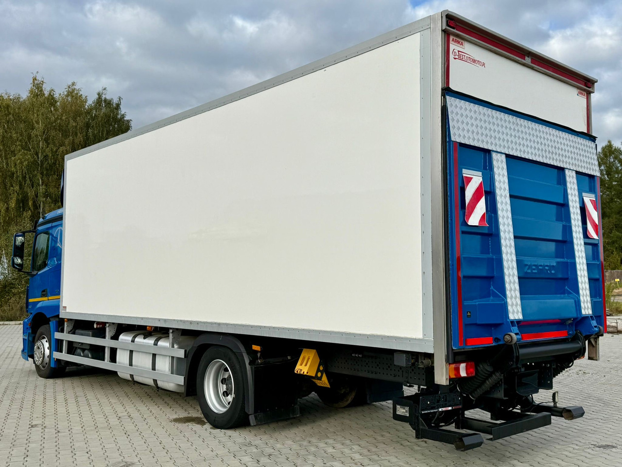 MERCEDES-BENZ ACTROS 1836 / CHŁODNIA / WINDA / 18 PALET / SILNIK 10677 cm3 / CARRIER / SYPIALKA / AUTOMAT / 2018 ROK - Hladnjača: slika 4 MERCEDES-BENZ ACTROS 1836 / CHŁODNIA / WINDA / 18 PALET / SILNIK 10677 cm3 / CARRIER / SYPIALKA / AUTOMAT / 2018 ROK - Hladnjača: slika 4