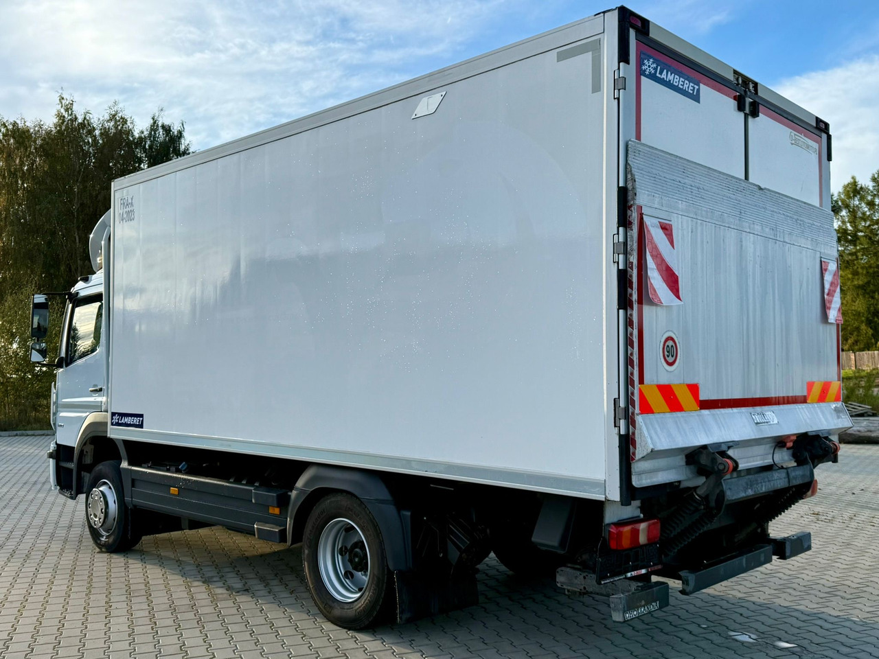 MERCEDES-BENZ ATEGO 1218 / CHŁODNIA / IZOTERMA / WINDA / 5.10 M DŁUGOŚCI / LAMBERET / AUTOMAT / 2017 ROK / 410 TYŚ KM - Hladnjača: slika 4 MERCEDES-BENZ ATEGO 1218 / CHŁODNIA / IZOTERMA / WINDA / 5.10 M DŁUGOŚCI / LAMBERET / AUTOMAT / 2017 ROK / 410 TYŚ KM - Hladnjača: slika 4