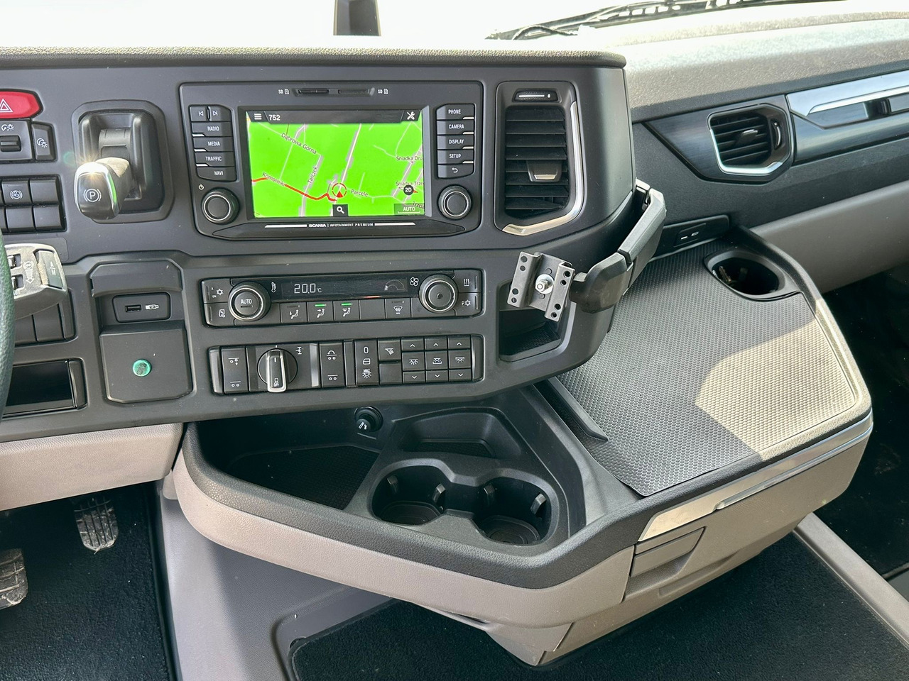 Kamion sa ceradom SCANIA R410 / FIRANKA / 21 EUROPALET / 8.5 M DŁUGOŚCI / 6x2 / PODWIESZA: slika 22