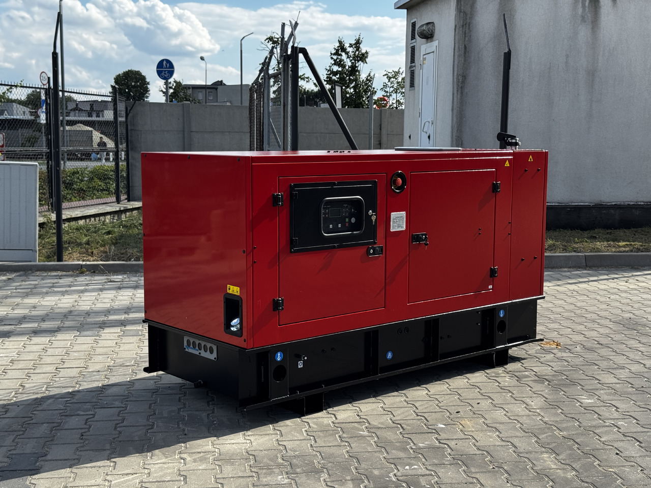 IVECO 80 kVA / 65 kW - Set generatora: slika 2 IVECO 80 kVA / 65 kW - Set generatora: slika 2