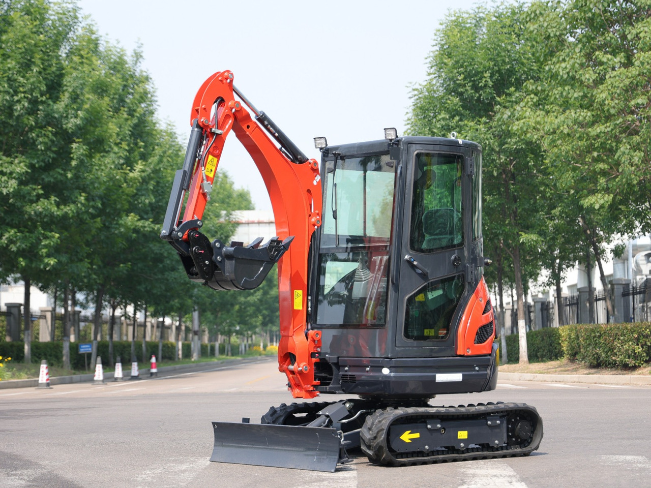 KUBOTA Diesel Mini excavator 2.5 Ton - Müller Machinery MB 25 Plus - VKSH - Mini bager: slika 1 KUBOTA Diesel Mini excavator 2.5 Ton - Müller Machinery MB 25 Plus - VKSH - Mini bager: slika 1