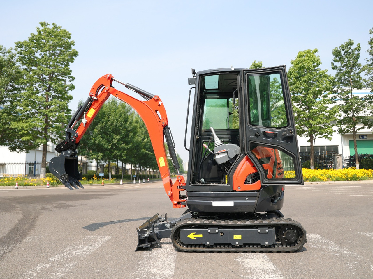 KUBOTA Diesel Mini excavator 2.5 Ton - Müller Machinery MB 25 Plus - VKSH - Mini bager: slika 2 KUBOTA Diesel Mini excavator 2.5 Ton - Müller Machinery MB 25 Plus - VKSH - Mini bager: slika 2