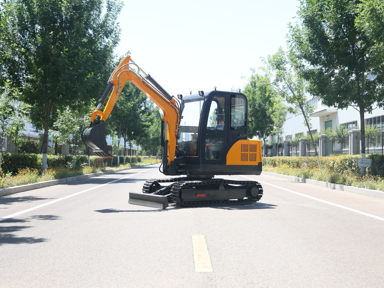KUBOTA Diesel Mini excavator 4 ton - Müller Machinery MB 40 - VKSH - Mini bager: slika 1 KUBOTA Diesel Mini excavator 4 ton - Müller Machinery MB 40 - VKSH - Mini bager: slika 1