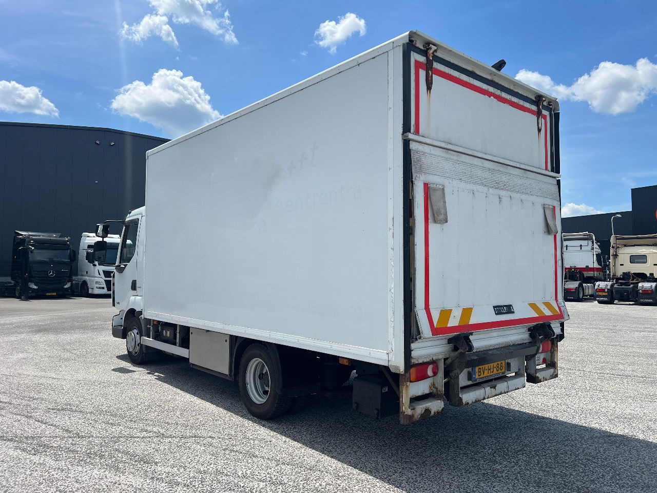 Renault Midliner 160 Manual - Kamion sa zatvorenim sandukom: slika 4 Renault Midliner 160 Manual - Kamion sa zatvorenim sandukom: slika 4