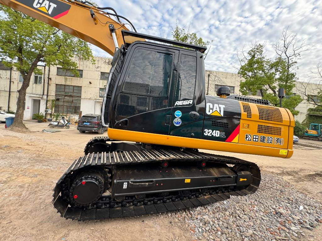 Bager guseničar CAT 324 D2 L: slika 1