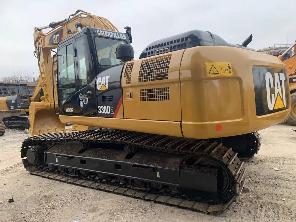Bager guseničar CAT 330 D2L: slika 1