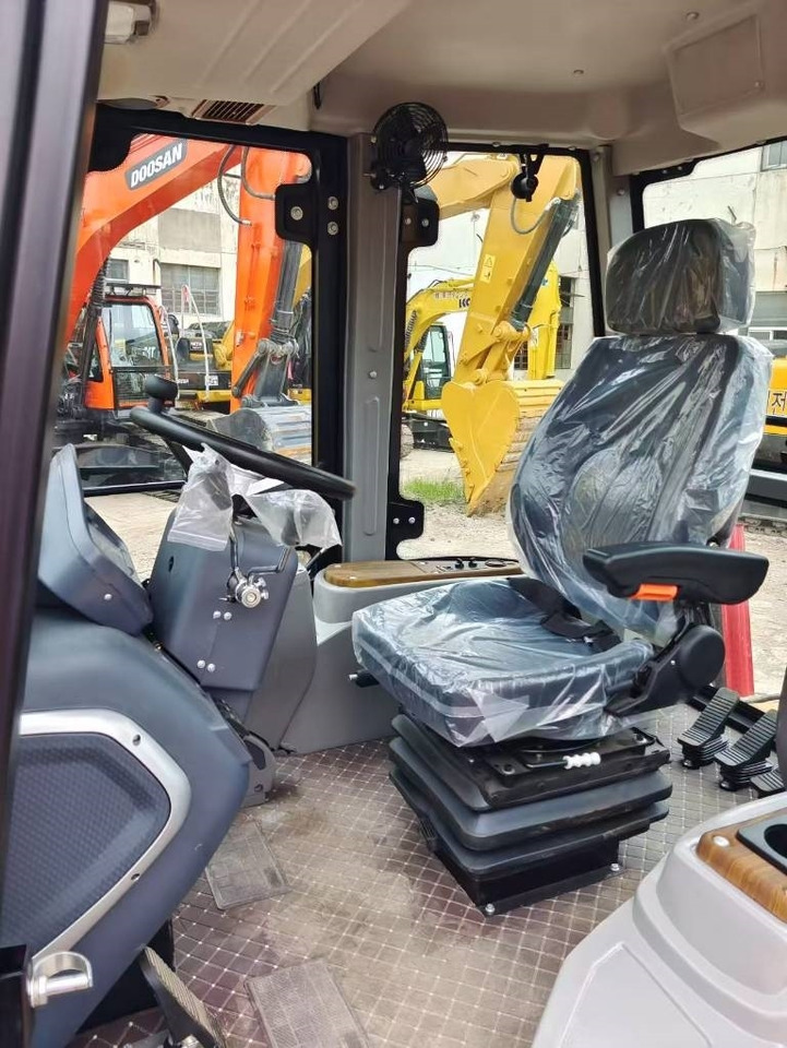 CAT 420 F 100% brand new machine - Bager utovarivač: slika 2 CAT 420 F 100% brand new machine - Bager utovarivač: slika 2