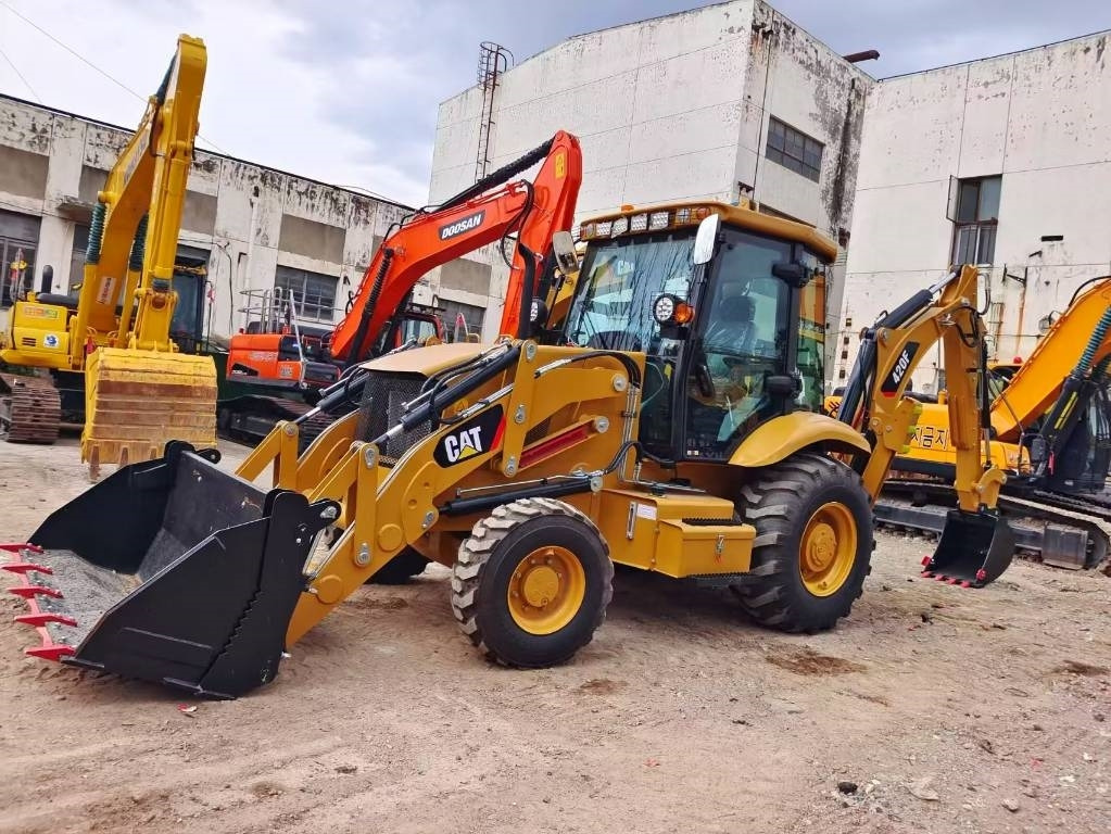 CAT 420 F - Bager utovarivač: slika 4 CAT 420 F - Bager utovarivač: slika 4