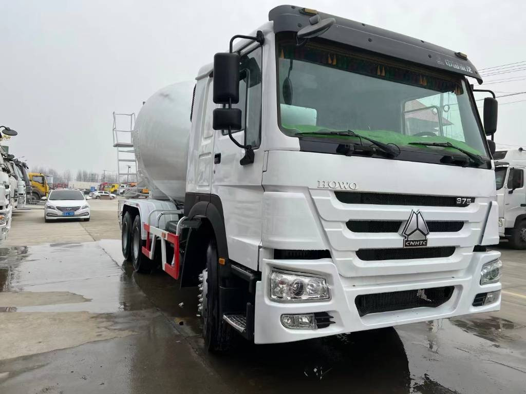 Howo 375 - Kamion cisterna: slika 2 Howo 375 - Kamion cisterna: slika 2