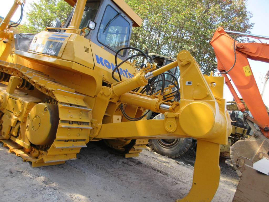 Komatsu D 155A - Buldožer: slika 1 Komatsu D 155A - Buldožer: slika 1