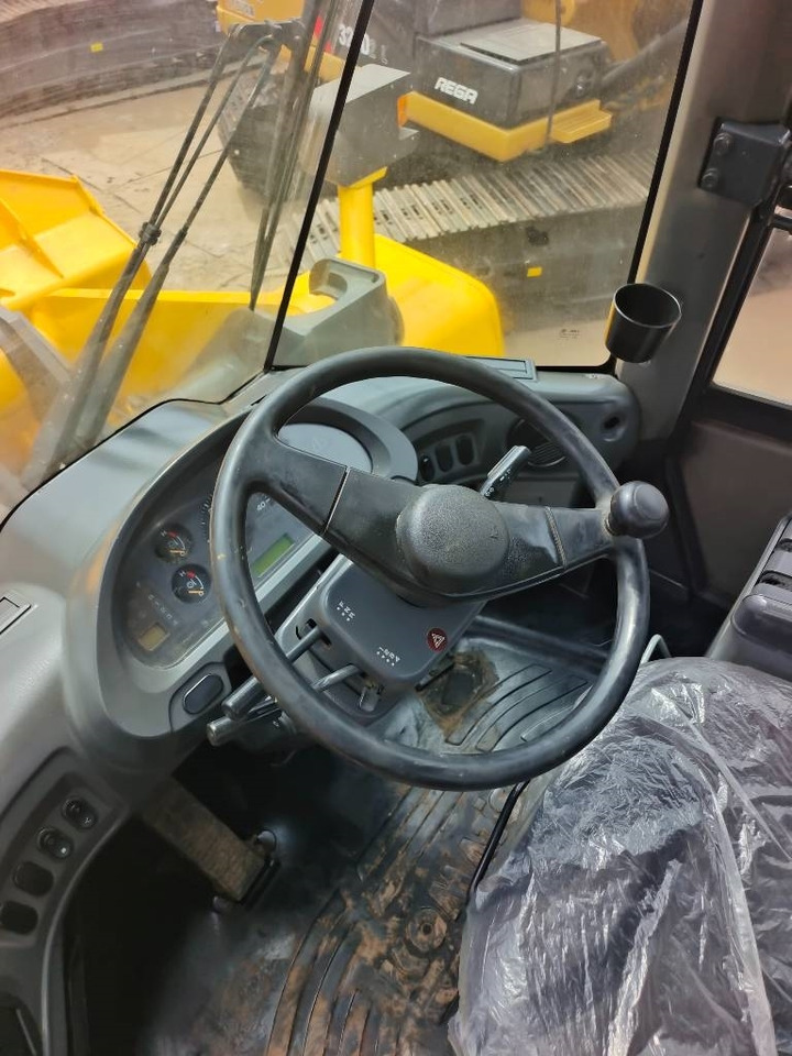 Komatsu WA 380 - Utovarivač točkaš: slika 4 Komatsu WA 380 - Utovarivač točkaš: slika 4