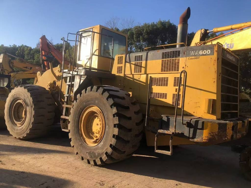 Komatsu WA 600-3 - Utovarivač točkaš: slika 1 Komatsu WA 600-3 - Utovarivač točkaš: slika 1