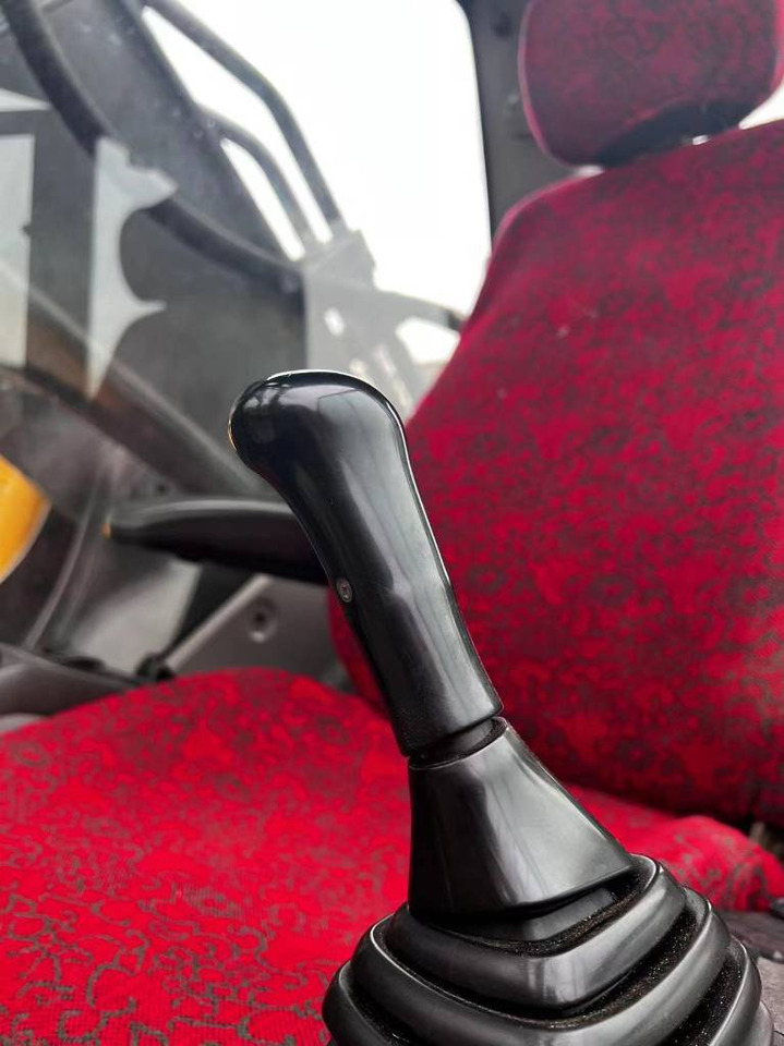 Bager guseničar Volvo EC 480 D L: slika 15
