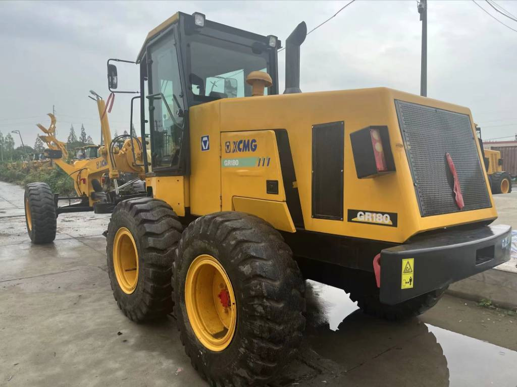 Grejder XCMG GR 180: slika 1