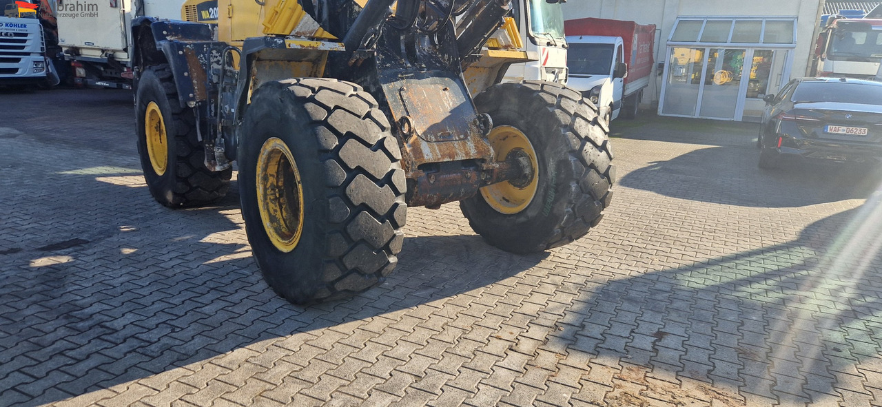 Komatsu WA 200 technisch ok. technische Wartung beim Komatsu Service - Utovarivač točkaš: slika 3 Komatsu WA 200 technisch ok. technische Wartung beim Komatsu Service - Utovarivač točkaš: slika 3