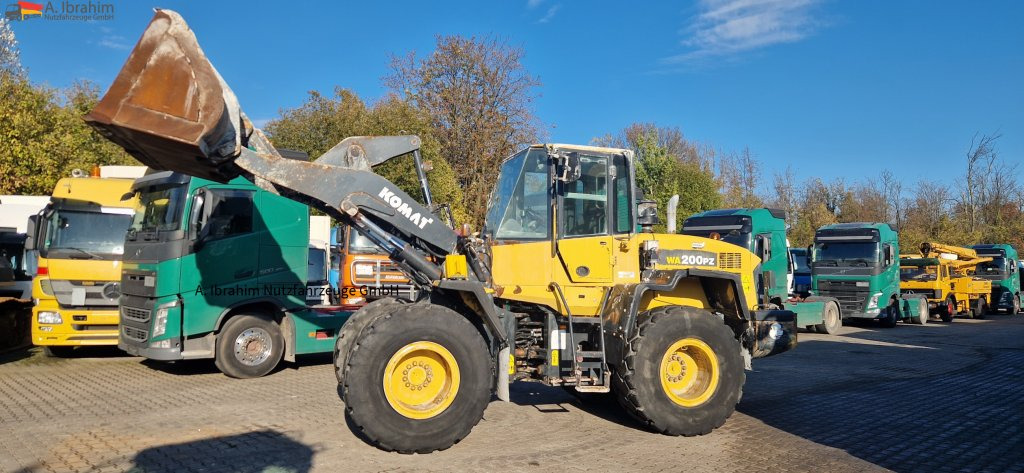 Komatsu WA 200 technisch ok. technische Wartung beim Komatsu Service - Utovarivač točkaš: slika 1 Komatsu WA 200 technisch ok. technische Wartung beim Komatsu Service - Utovarivač točkaš: slika 1