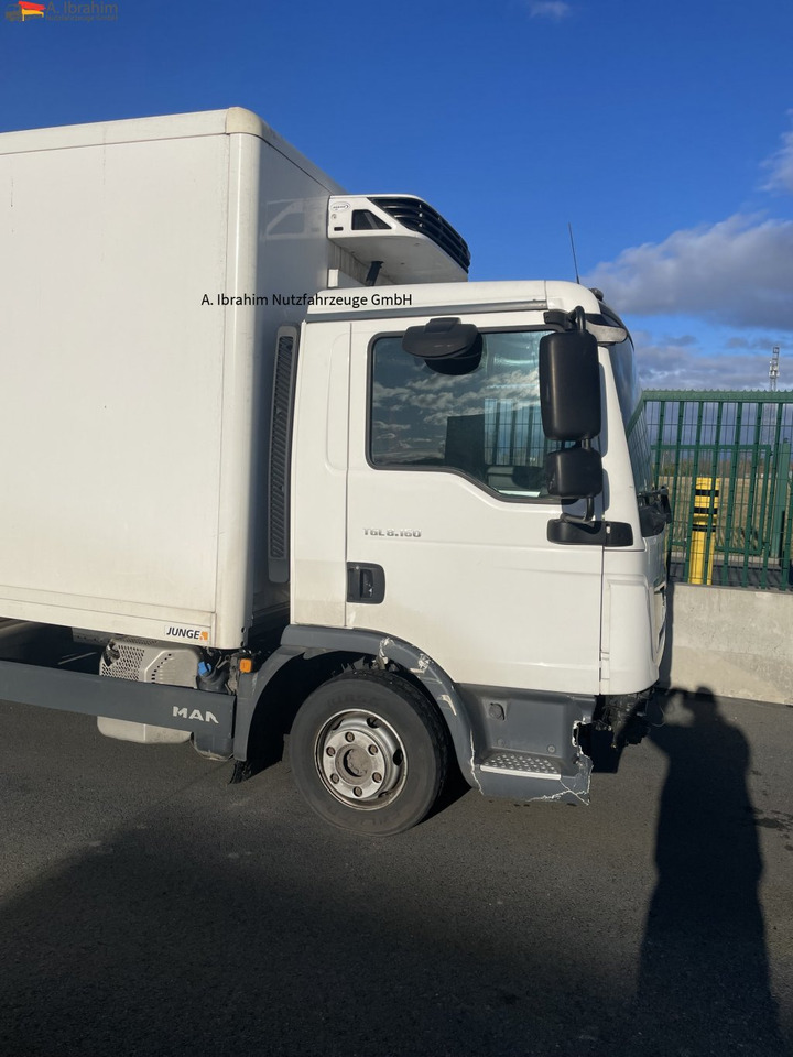 MAN TGL 8.160 4x2 Brotkoffer mit Kühlfach Unfall, rollfähig - Dostavno vozilo hladnjača: slika 1 MAN TGL 8.160 4x2 Brotkoffer mit Kühlfach Unfall, rollfähig - Dostavno vozilo hladnjača: slika 1