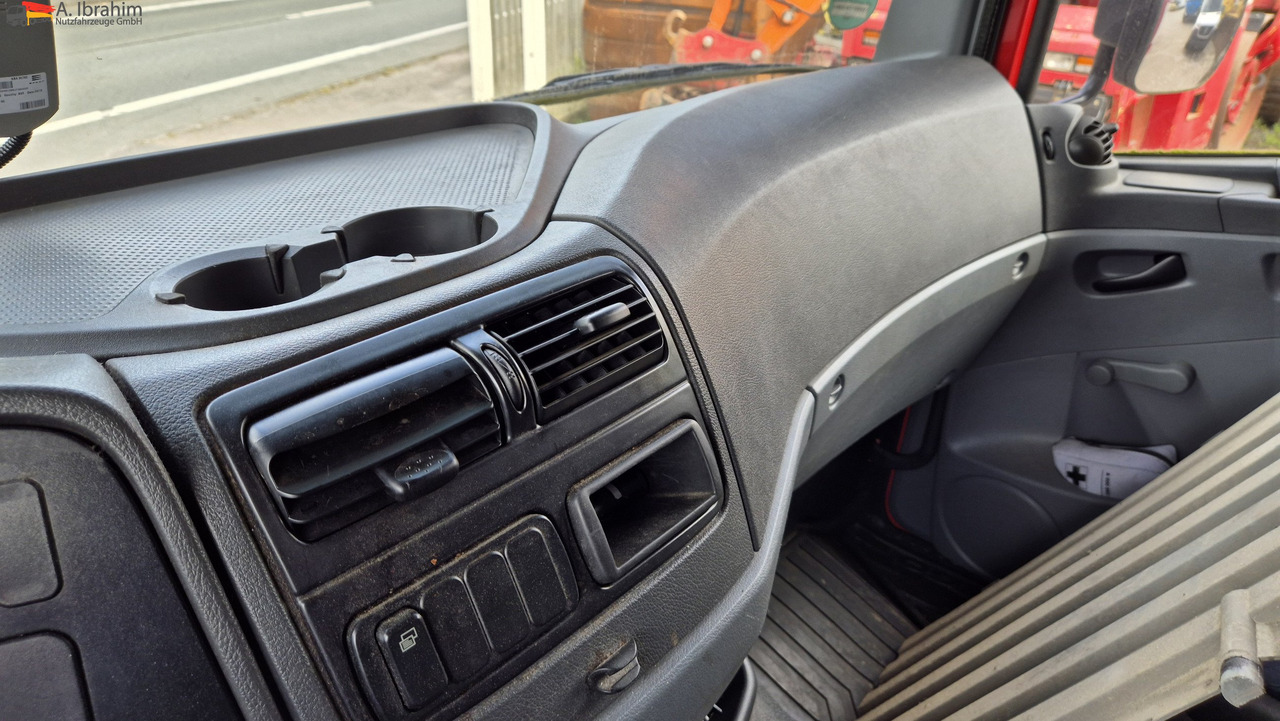 Mercedes-Benz 1222 Werkstattkoffer mit Regalsystem - Kamion sa zatvorenim sandukom: slika 4 Mercedes-Benz 1222 Werkstattkoffer mit Regalsystem - Kamion sa zatvorenim sandukom: slika 4