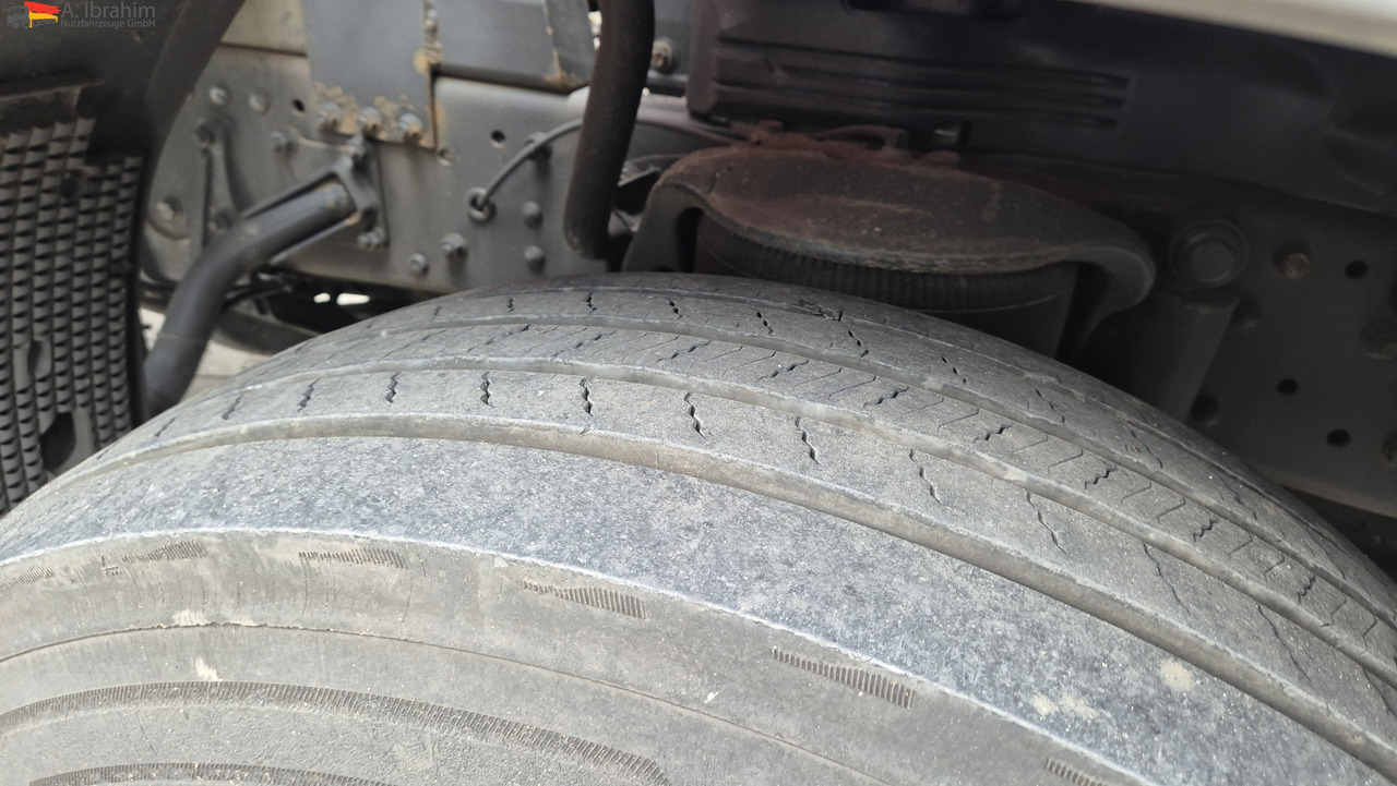 Mercedes-Benz 1833 HIAB Kran, Funk FB Scheckheft gepflegt bei Mercedes - Kamion sa tovarnim sandukom, Kamion sa dizalicom: slika 3 Mercedes-Benz 1833 HIAB Kran, Funk FB Scheckheft gepflegt bei Mercedes - Kamion sa tovarnim sandukom, Kamion sa dizalicom: slika 3